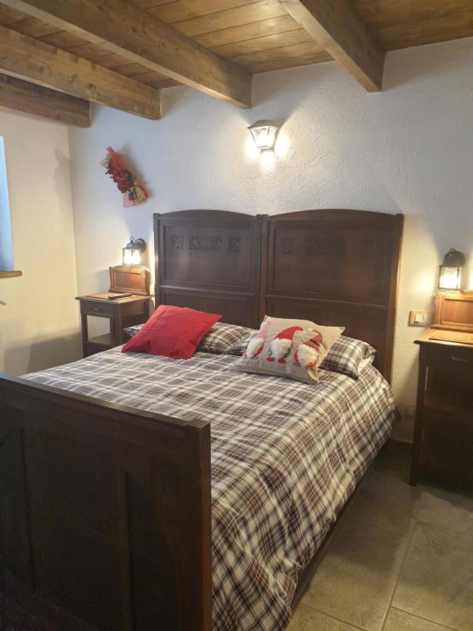 לינה וארוחת בוקר סמפיירה Antica Casa Occitana מראה חיצוני תמונה